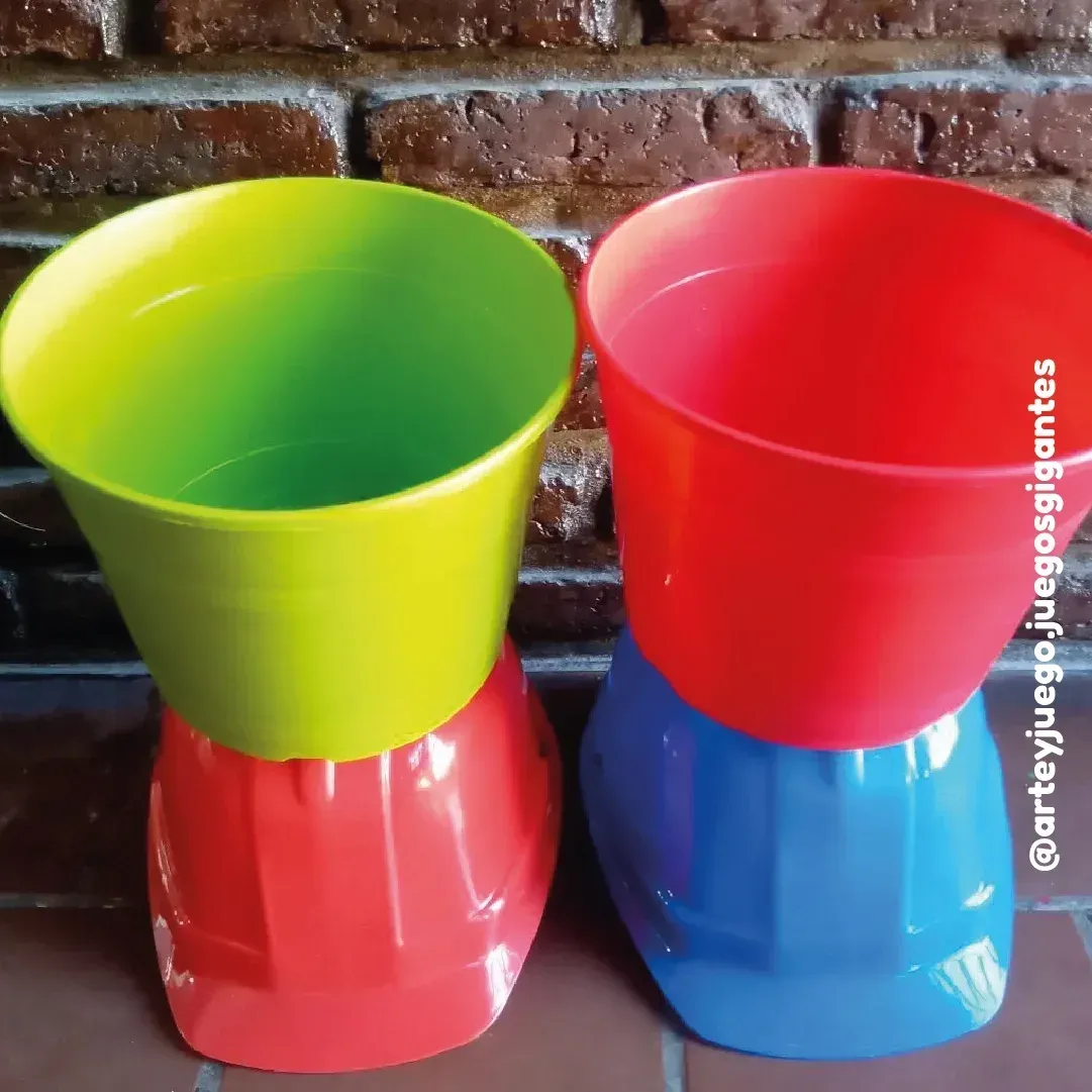 Cascos con Balde: vista principal del juego