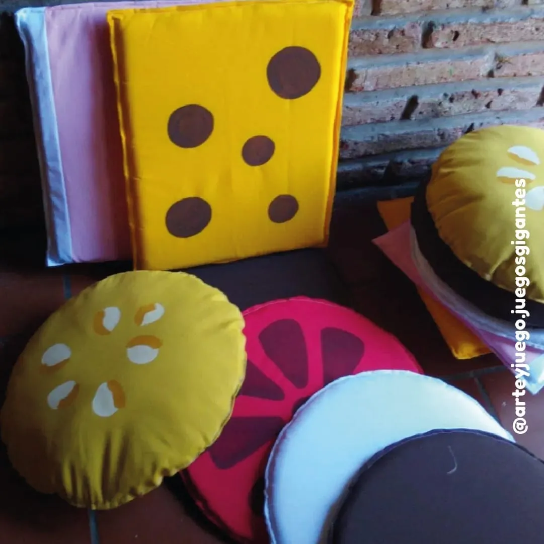 Hamburguesas Gigantes de Tela x 2 pintadas: vista principal del juego