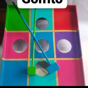 Foto de catálogo: tablero perforado y dos palos de Golfito